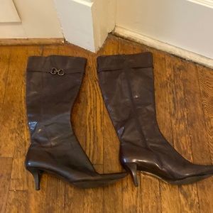 Bandolino size 9 dress boots.kitten heel
